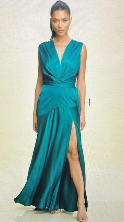 Vestido modelo verde esmeralda