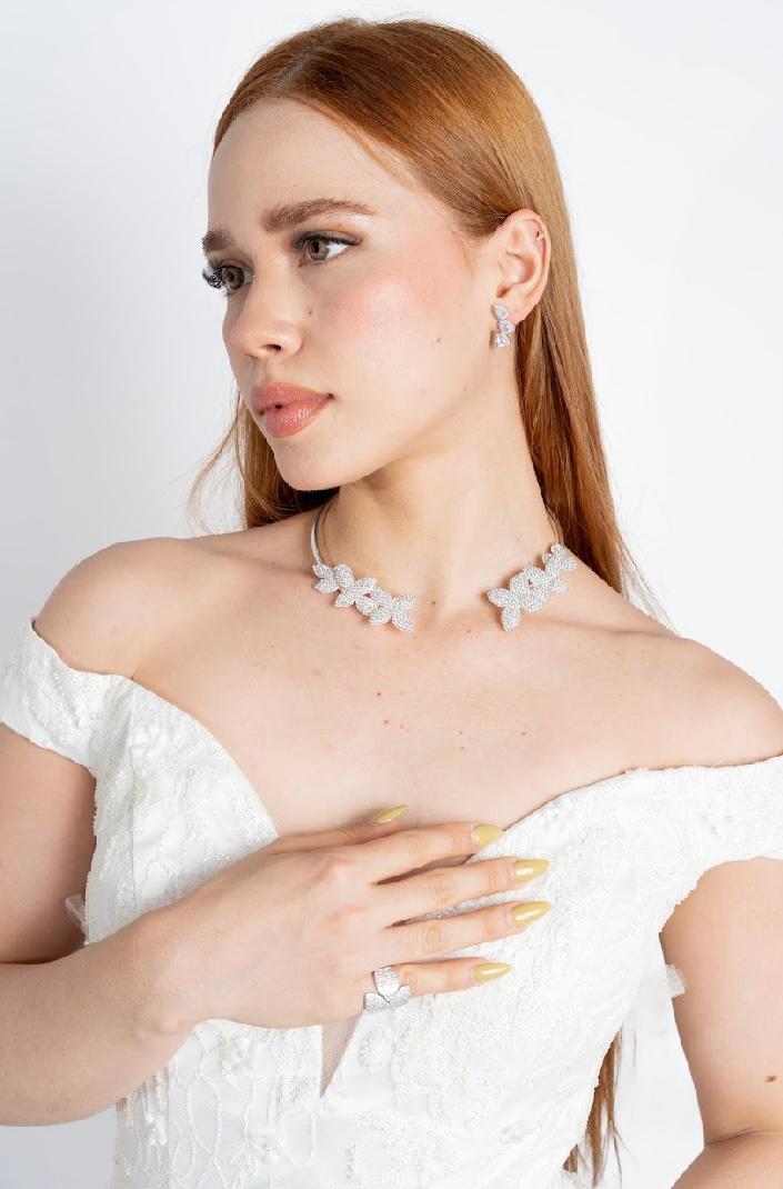 Collar de hojas