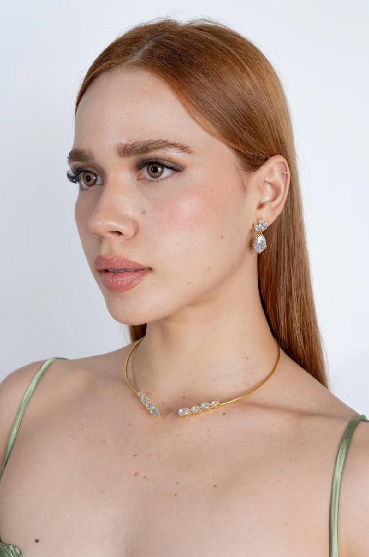 Collar sol dorado