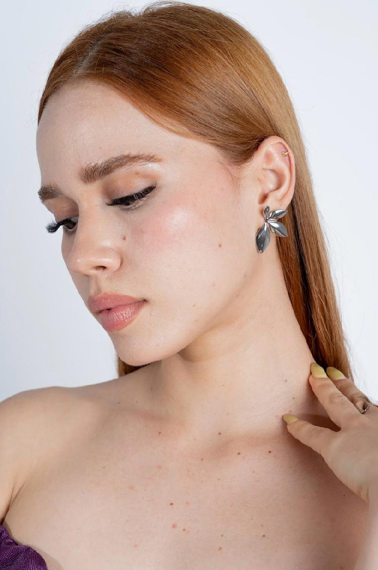 Aretes flores plateadas