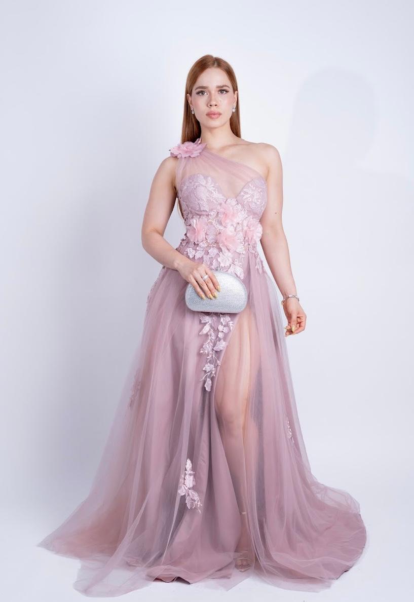 Vestido modelo rosas míticas