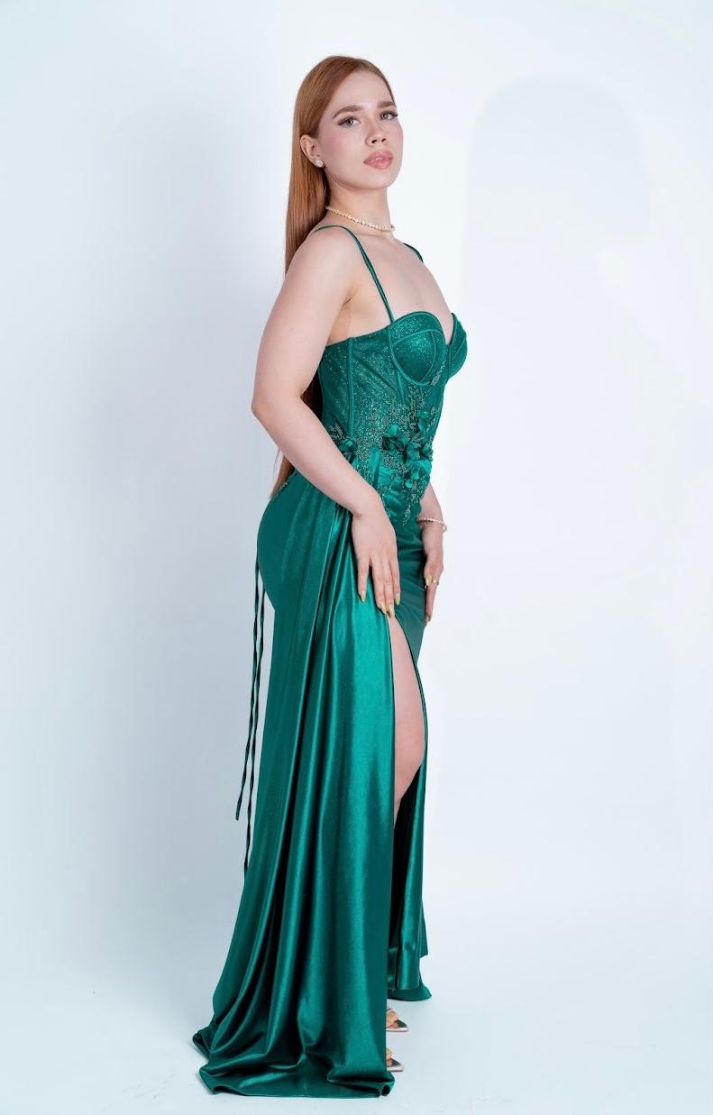 Vestido modelo esmeralda real